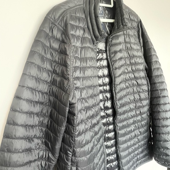 GAP Men’s Large Upcycled Puffer Jacket - Picture 2 of 4